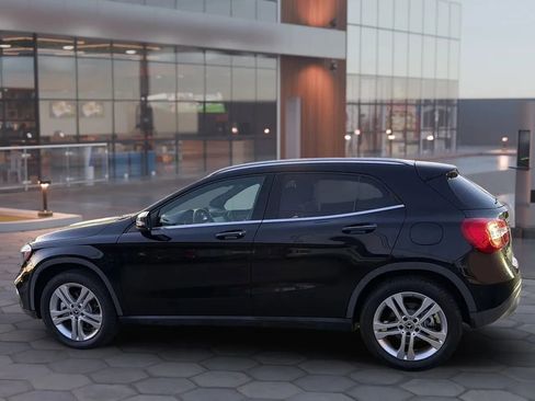 Used 2018 Mercedes-Benz GLA 250 GLA 250 4MATIC Sport Utility 4 w/ Premium Package image 4