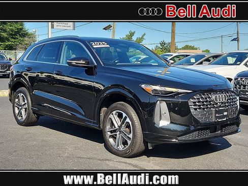 Used 2025 Audi Q5 Premium w/ Convenience Package AWD/4WD image 1