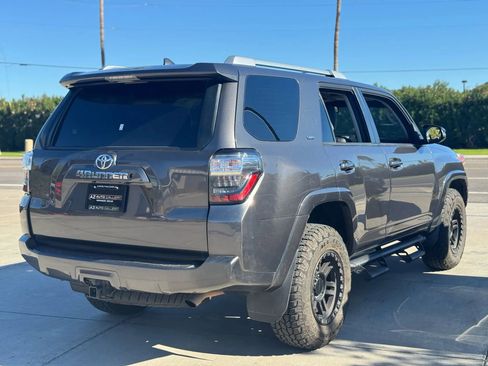Used 2018 Toyota 4Runner SR5 Premium image 6