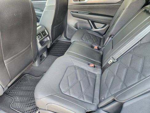 Used 2024 Volkswagen Atlas Cross Sport SE image 31