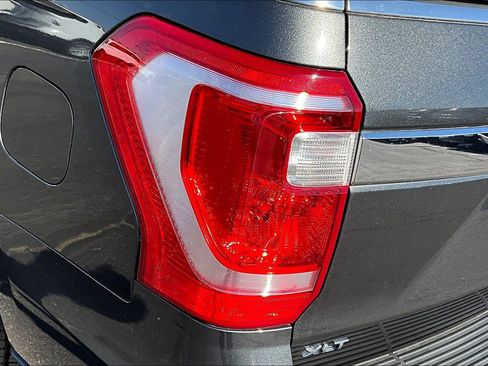 Used 2019 Ford Expedition XLT image 23