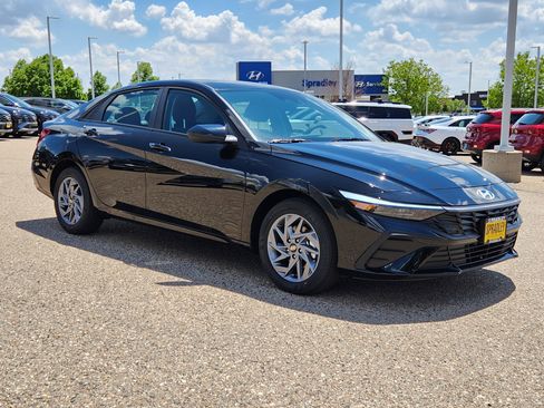 New 2025 Hyundai Elantra Blue image 4
