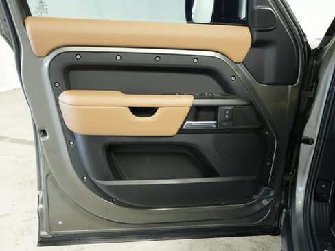 Used 2025 Land Rover Defender 110 X image 17