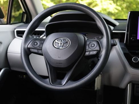 Used 2023 Toyota Corolla Cross L FWD image 2