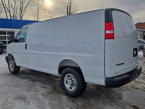 Used 2025 Chevrolet Express 2500 w/ Driver Convenience Package image 5