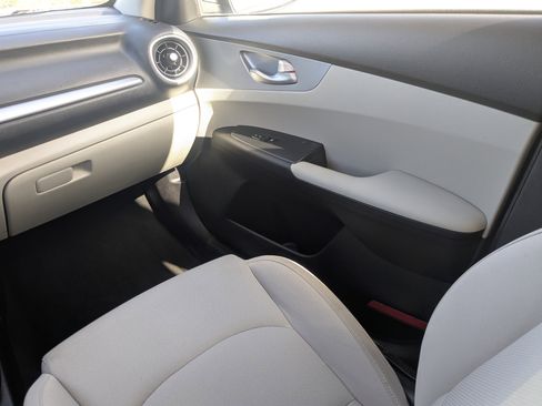 Used 2023 Kia Forte LXS image 17