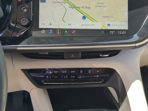 Used 2023 Buick Envision Avenir image 18