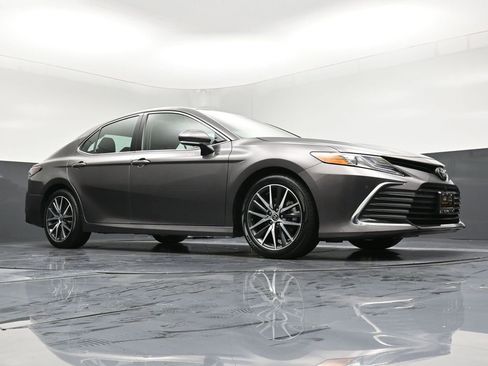 Used 2024 Toyota Camry XLE image 30