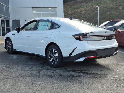 New 2026 Hyundai Sonata Blue FWD image 4