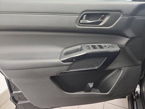 Used 2024 Nissan Pathfinder SV image 8