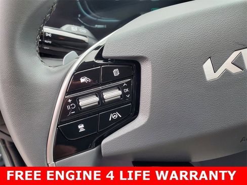 Certified 2024 Kia Niro EX image 14
