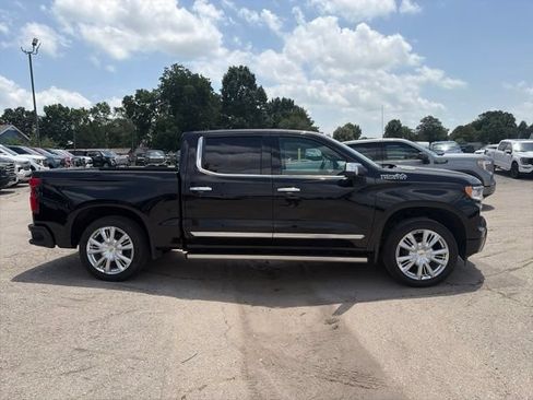 Used 2025 Chevrolet Silverado 1500 High Country AWD/4WD image 7