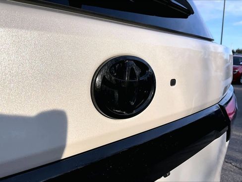 Used 2025 Toyota Sequoia Platinum image 29