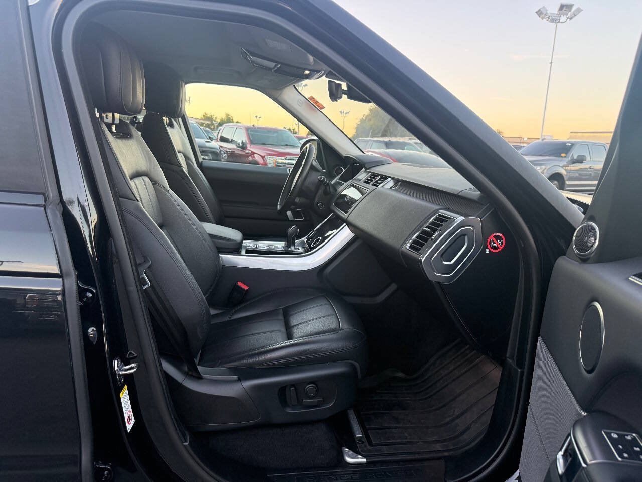 Used 2019 Land Rover Range Rover Sport SE AWD/4WD image 15