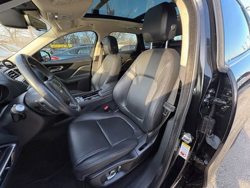Used 2020 Jaguar F-PACE Premium image 9