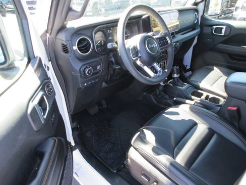 Used 2024 Jeep Wrangler Unlimited Sahara w/ Technology Group AWD/4WD image 14