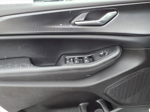 Certified 2025 Jeep Grand Cherokee L Laredo image 6