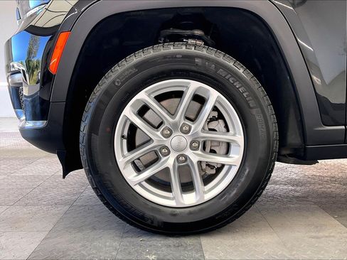 Used 2025 Jeep Grand Cherokee L Laredo w/ Luxury Tech Group I AWD/4WD image 8
