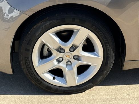 Used 2011 Chevrolet Malibu LS FWD image 12