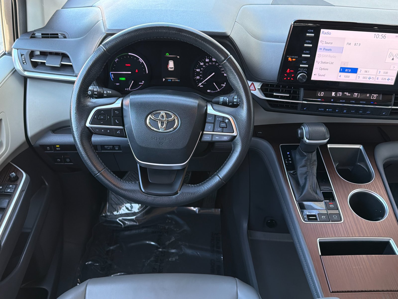 Used 2022 Toyota Sienna XLE FWD image 16