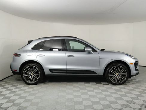 Certified 2026 Porsche Macan AWD/4WD image 8