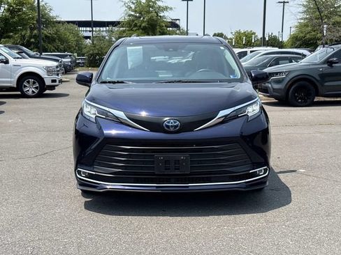 Used 2021 Toyota Sienna XLE w/ XLE Plus Package FWD image 6