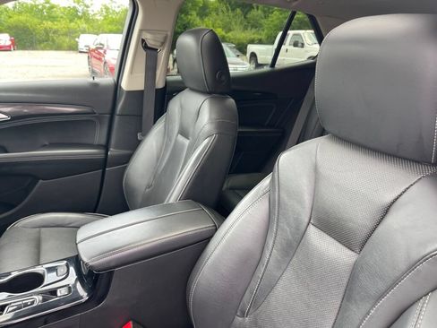 Used 2021 Buick Envision Essence w/ Technology Package I AWD/4WD image 6
