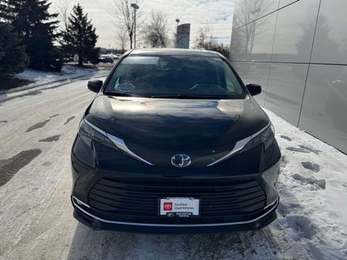 Certified 2024 Toyota Sienna XLE image 36