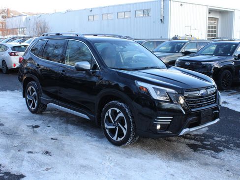 Used 2023 Subaru Forester Touring image 3