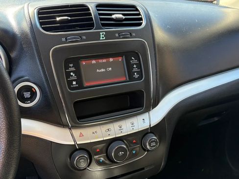 Used 2019 Dodge Journey SE FWD image 19
