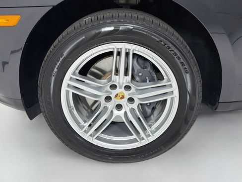 Certified 2021 Porsche Macan AWD/4WD image 32