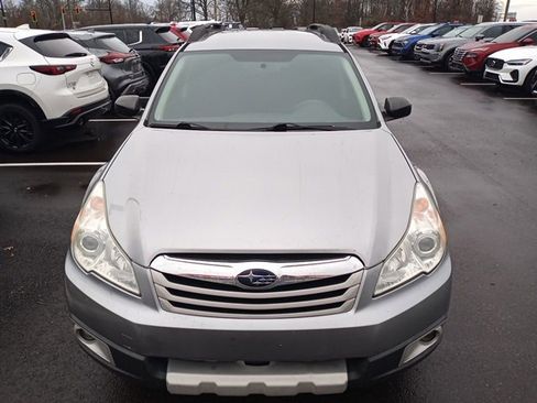 Used 2010 Subaru Outback 2.5i image 8