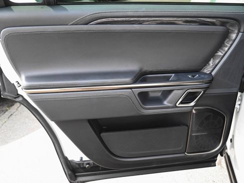 Used 2022 Rivian R1S Launch Edition image 11