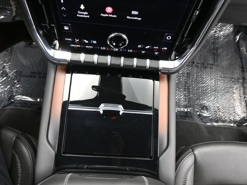 Used 2025 GMC Yukon Denali RWD image 22