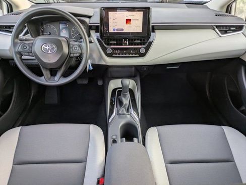Used 2025 Toyota Corolla LE image 12