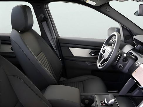 New 2025 Land Rover Discovery Sport Dynamic SE image 11