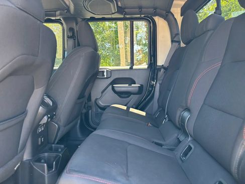 Used 2023 Jeep Gladiator Rubicon w/ Cold Weather Group AWD/4WD image 14