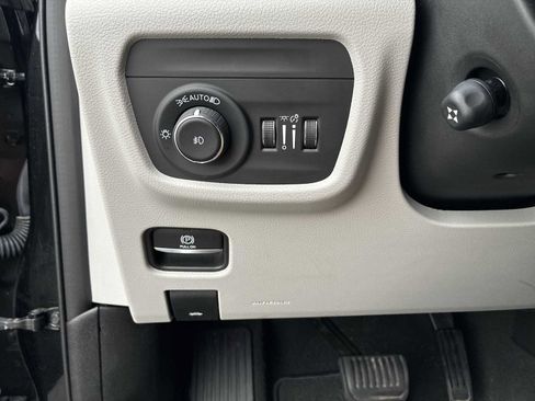 Used 2022 Jeep Grand Cherokee L Overland w/ Advanced Protech Group III image 18