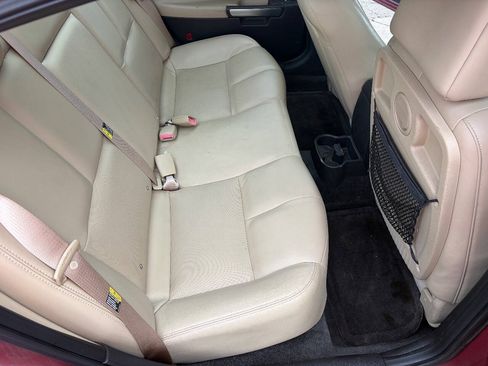 Used 2006 Pontiac Grand Prix w/ Sun And Sound Package FWD image 12