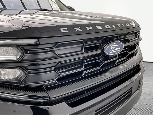 Used 2025 Ford Expedition Max Active AWD/4WD image 29