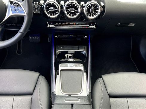 Used 2025 Mercedes-Benz GLA 250 4MATIC image 24