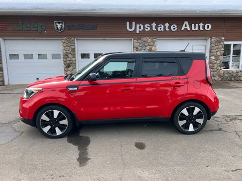 Used 2018 Kia Soul + image 8