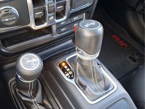 Used 2022 Jeep Wrangler Unlimited Sahara w/ Cold Weather Group image 26