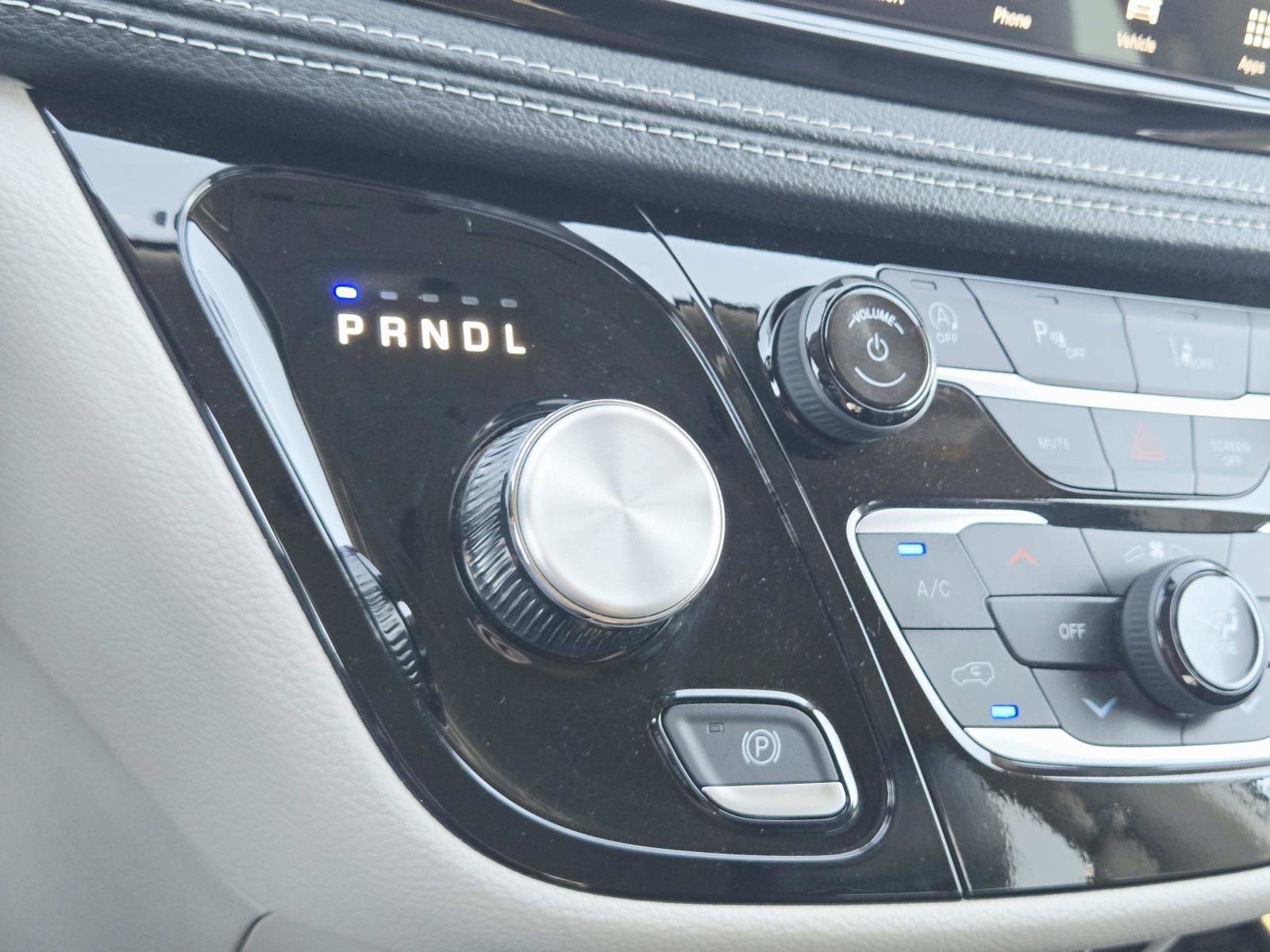 Used 2024 Chrysler Pacifica Touring-L FWD image 34