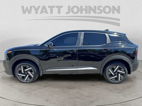 Used 2025 Nissan Kicks SV FWD image 2