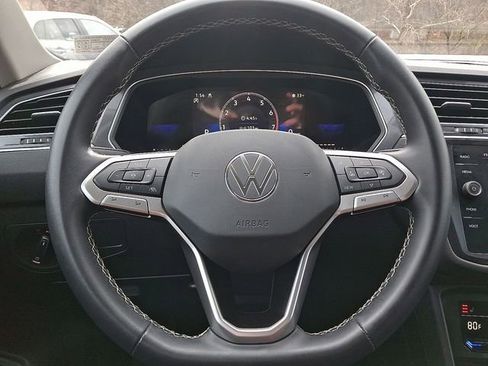 Used 2024 Volkswagen Tiguan SE image 20