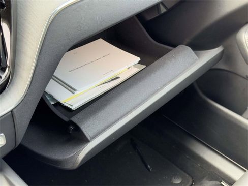 Certified 2025 Volvo XC60 B5 Plus image 31