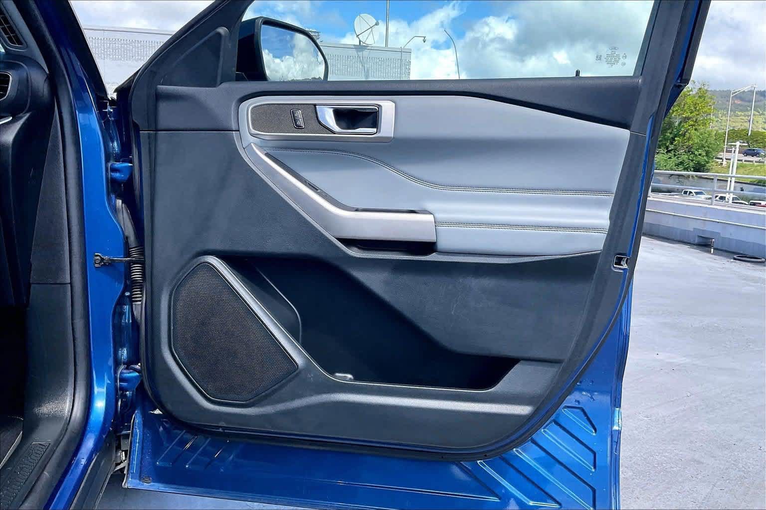 Used 2023 Ford Explorer XLT w/ Equipment Group 202A RWD image 28