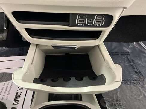 Used 2024 Chrysler Pacifica Touring-L FWD image 28
