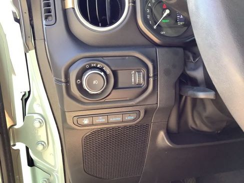 Used 2024 Jeep Wrangler Unlimited Sahara w/ Technology Group AWD/4WD image 15